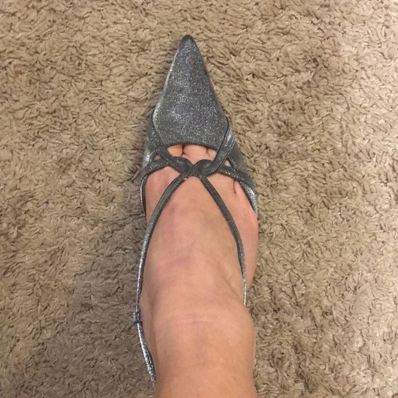 Stuart Weitzman pointy toe silver sling backs - Picture 7 of 8